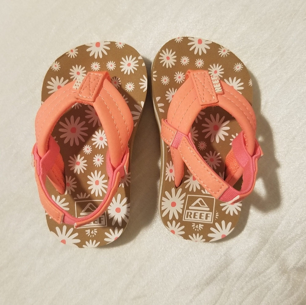 Reef Kid Sandals with Floral Design - Size 4 (baby)